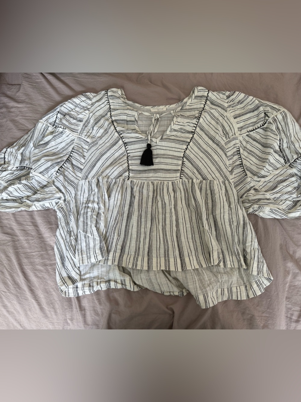 Women’s black and white linen blend top